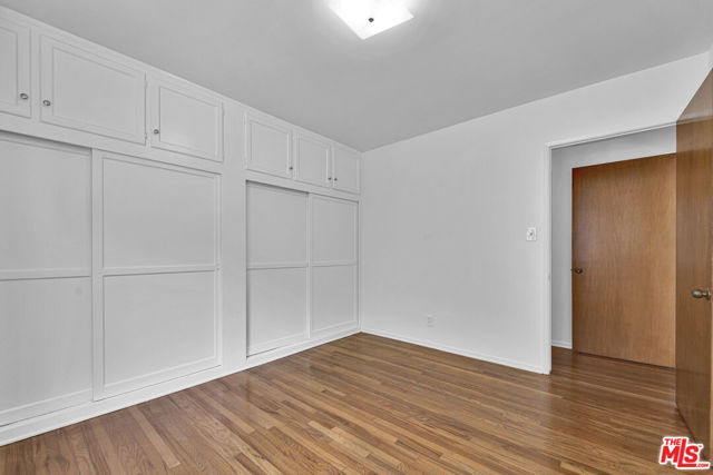 938 15th Street, Santa Monica CA: https://media.crmls.org/mediaz/87e6cb42-557c-45f2-b055-0ec9183396bc.jpg