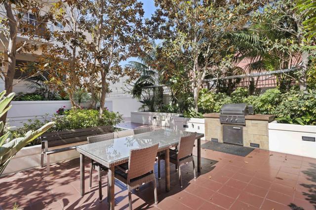 1431 Pacific Hwy, San Diego CA: https://media.crmls.org/mediaz/87e6e999-d5d3-4e75-ba7f-e52913b4aa3e.jpg