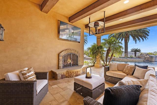 5015 Rancho Quinta Bend, San Diego CA: https://media.crmls.org/mediaz/87e7641f-9da0-46b0-93c3-57ef9b2cda4e.jpg