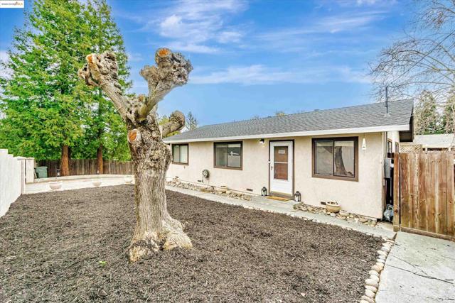 327 4Th Ave, Pleasant Hill CA: https://media.crmls.org/mediaz/87e7824e-a223-4a9a-bd8b-ff004eb310f3.jpg