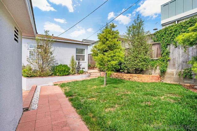 4467 Long Branch Ave, San Diego CA: https://media.crmls.org/mediaz/87e7e017-60a9-40fd-a9fc-400ec72368f9.jpg