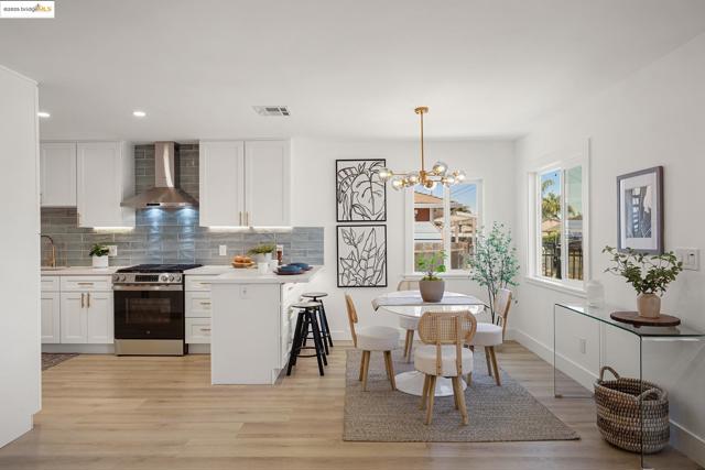 278 Cairo Rd, Oakland CA: https://media.crmls.org/mediaz/87e82071-5b96-4ef3-87d3-890b21a3d62f.jpg