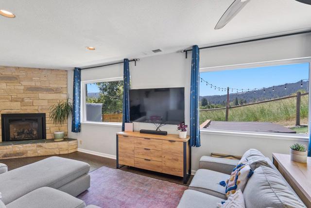 6443 E Zayante Road, Felton CA: https://media.crmls.org/mediaz/87e85bfe-127d-4a56-b2d0-ddb17d5aaf74.jpg