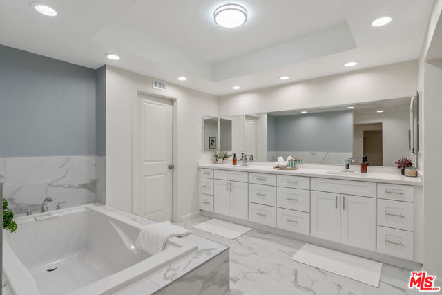 19 Rippling, Irvine CA: https://media.crmls.org/mediaz/87e890b5-b4e0-4cc6-ae32-d3ce92f7e962.jpg