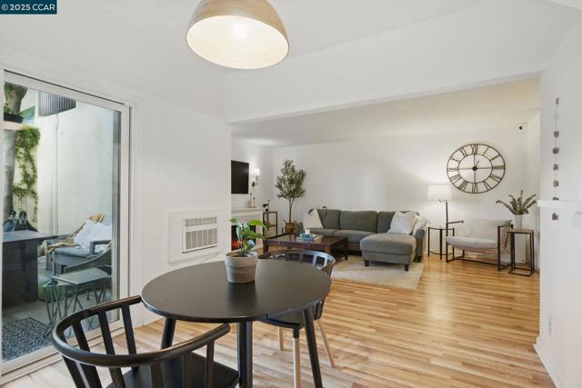 1700 Laguna St, Concord CA: https://media.crmls.org/mediaz/87e8a6b5-5090-4d89-a71e-40ac3b8a6cdd.jpg