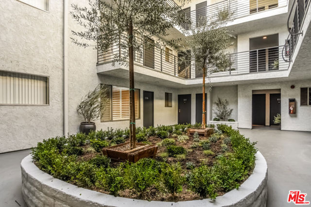 610 N Orlando Avenue, West Hollywood CA: https://media.crmls.org/mediaz/87e90123-a42b-44c2-8d11-d84019701dae.jpg