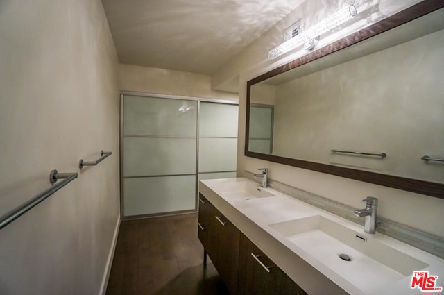 600 W 9Th Street, Los Angeles CA: https://media.crmls.org/mediaz/87e93947-f496-4b8a-b48f-f114d727d52b.jpg