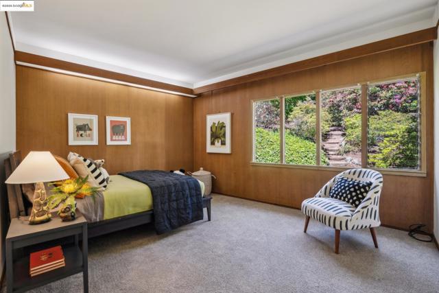 1 Garden Dr, Kensington CA: https://media.crmls.org/mediaz/87e99796-d787-4ebf-8a63-20f6c0323863.jpg