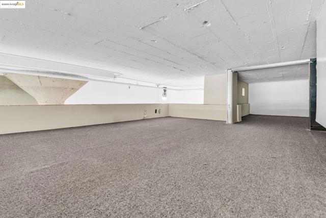 1500 Park Ave, Emeryville CA: https://media.crmls.org/mediaz/87ea267f-9a1e-4c29-8ea0-a924ad8f0399.jpg