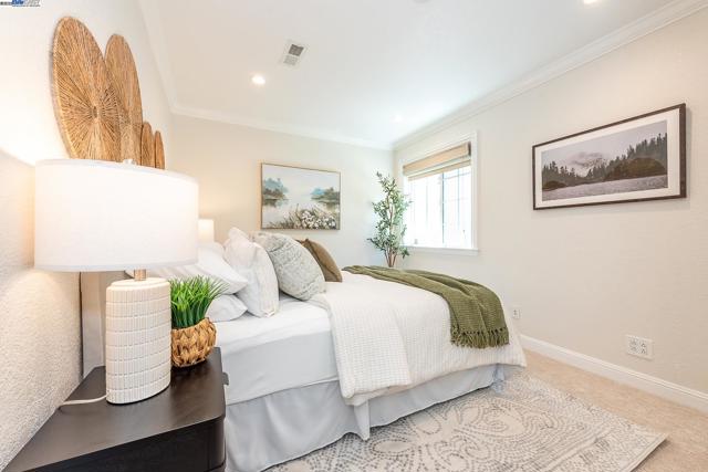 32760 Orick St, Union City CA: https://media.crmls.org/mediaz/87ea4339-2e48-43ce-99af-2c8c7c75788e.jpg