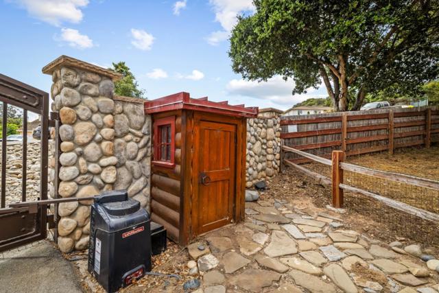 8697 Dyer Road, Salinas CA: https://media.crmls.org/mediaz/87ea50de-196d-462b-aa4b-c701536033a1.jpg