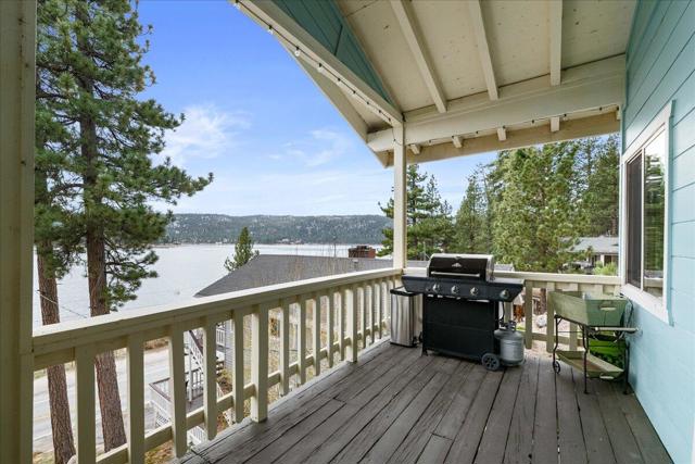 38634 N Shore Drive, Fawnskin CA: https://media.crmls.org/mediaz/87ea537b-ef18-4e25-9aa4-fc36d1e1846f.jpg