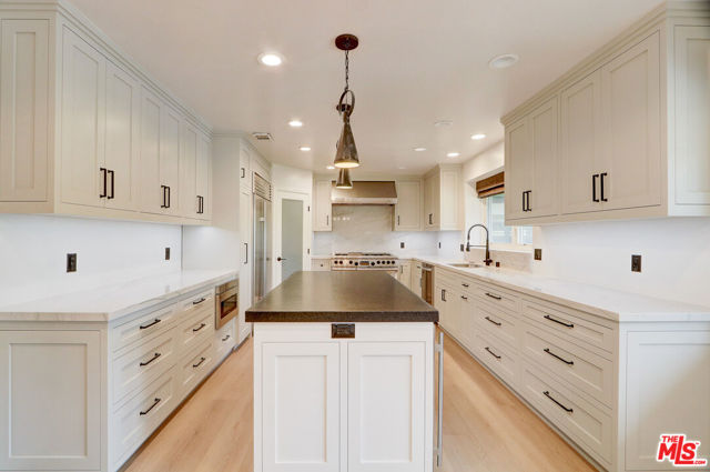 16314 Meadowridge Road, Encino CA: https://media.crmls.org/mediaz/87ea6023-ec6b-45e9-87db-1ad801971eae.jpg