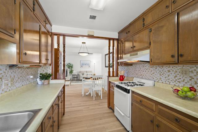742 Jefferson Avenue, Chula Vista CA: https://media.crmls.org/mediaz/87ea93ba-6cc3-4be5-8c05-0df722036e5d.jpg
