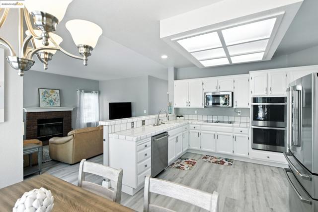 2201 Mark Twain Drive, Antioch CA: https://media.crmls.org/mediaz/87eae136-9734-441a-b6a7-a1de521a0eb9.jpg