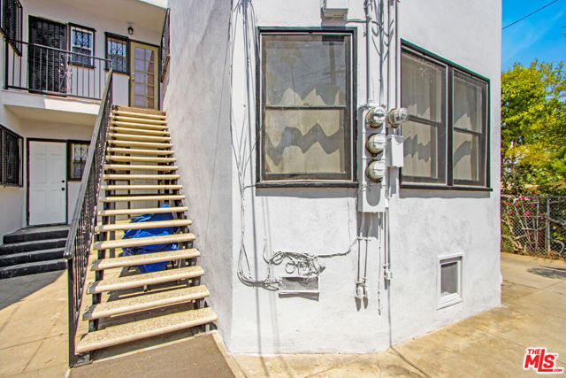 2406 3rd Avenue, Los Angeles CA: https://media.crmls.org/mediaz/87eb4673-d1b6-4b33-be6e-a3e4fe3a0a5f.jpg