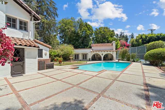 808 Woodacres Road, Santa Monica CA: https://media.crmls.org/mediaz/87eb5899-e0b4-4da5-9950-0f612cc1a919.jpg
