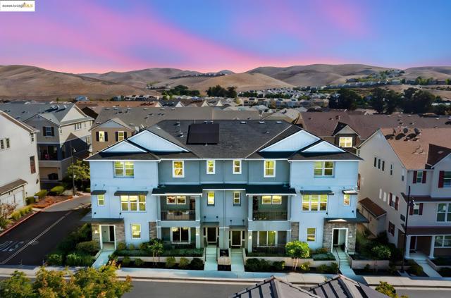 7129 Calistoga Ln, Dublin CA: https://media.crmls.org/mediaz/87eb6f91-8ca0-47c4-8044-5e45889822dc.jpg