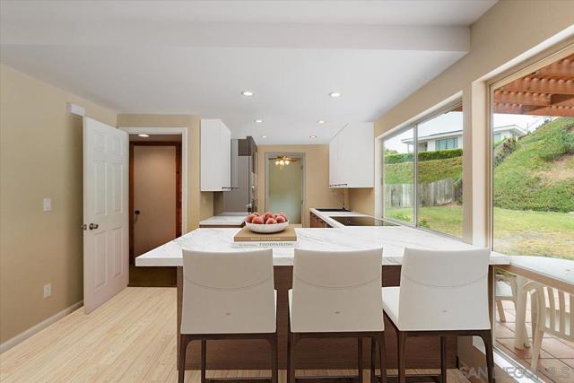 13334 Barbados Way, Del Mar CA: https://media.crmls.org/mediaz/87eb894a-e3c1-42c3-9a25-9cde75136bde.jpg