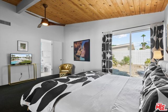 888 E Janet Circle, Palm Springs CA: https://media.crmls.org/mediaz/87ec2dec-6d8f-4d26-87cb-bc4edbd4f5f4.jpg