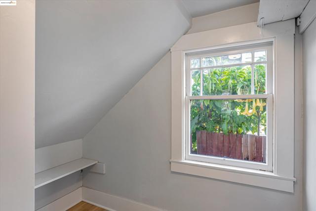 865 40th, Oakland CA: https://media.crmls.org/mediaz/87ed9056-7028-4cb9-9fa9-223776e1f405.jpg