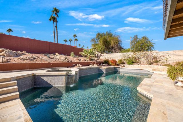 39165 Regency Way, Palm Desert CA: https://media.crmls.org/mediaz/87edc656-dcbd-46ec-867f-ad45260d7e05.jpg