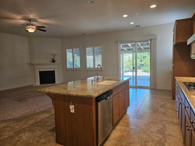 1703 Cobblefield Lane, Los Banos CA: https://media.crmls.org/mediaz/87ede050-6cd3-4b97-a11d-d9e950eaed83.jpg