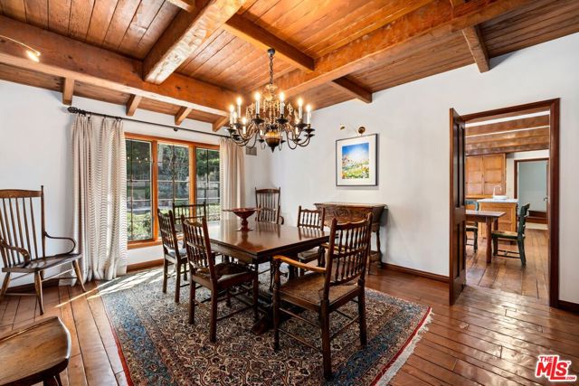2562 Mandeville Canyon Road, Los Angeles CA: https://media.crmls.org/mediaz/87edfd35-3803-48f7-b0e4-a8fa6d652d16.jpg