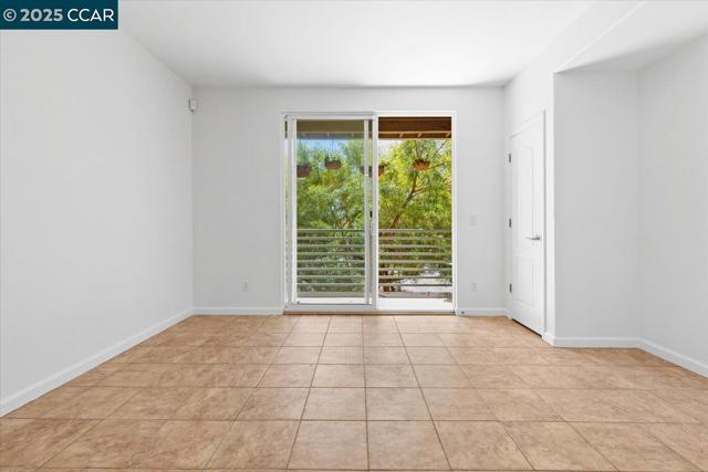 1582 Chandler St, Oakland CA: https://media.crmls.org/mediaz/87ee0f1b-8e51-4cd2-aa1f-56aa5d4c018b.jpg