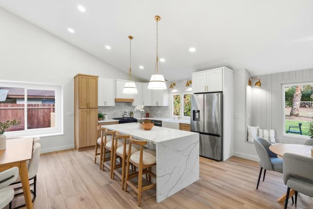 Detail Gallery Image 2 of 37 For 1203 Branding Iron Cir, Vista,  CA 92081 - 4 Beds | 3 Baths