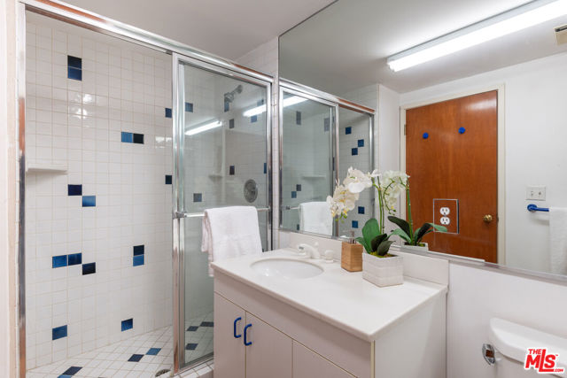 475 S Rodeo Drive, Beverly Hills CA: https://media.crmls.org/mediaz/87ee82cb-4143-4777-925d-f3b12bf8181a.jpg