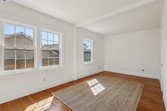 1333 Warren St, Martinez CA: https://media.crmls.org/mediaz/87eec14f-c9e8-42ed-bf8f-182f57bc4aed.jpg