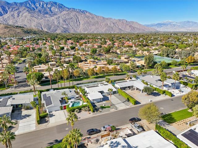 2463 S Broadmoor Drive, Palm Springs CA: https://media.crmls.org/mediaz/87ef1970-570f-4fd0-91e0-677dae17704b.jpg