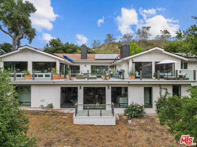 10697 Calle Quebrada, Goleta CA: https://media.crmls.org/mediaz/87ef733c-fec0-453d-a386-0ea8f6dbfb9e.jpg