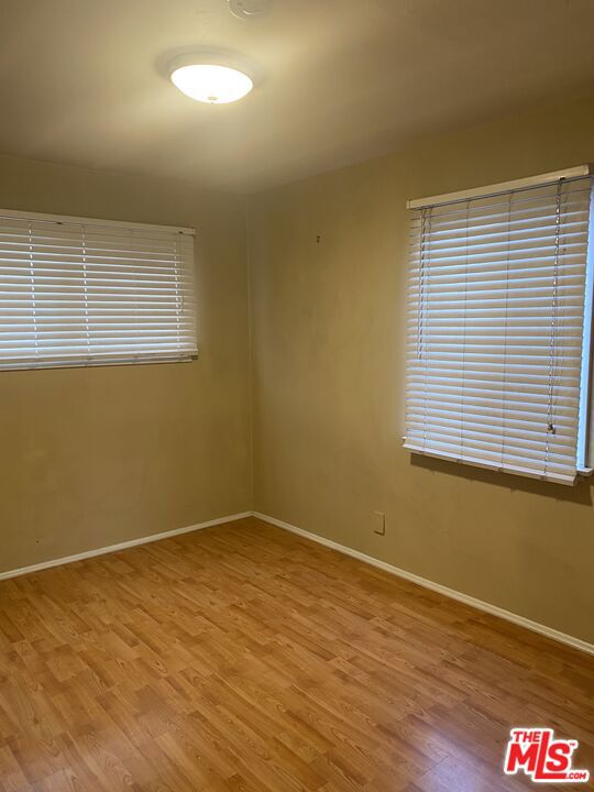 11317 1/2 Iowa Avenue, Los Angeles CA: https://media.crmls.org/mediaz/87ef79db-96a1-483b-8754-e827ae016e9f.jpg