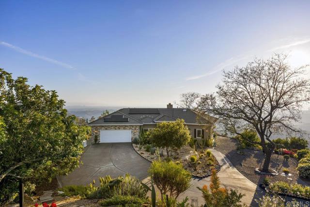 1078 Rainbow Crest Road, Fallbrook CA: https://media.crmls.org/mediaz/87ef81b1-d7ae-4856-bfb2-6cd88eba1a67.jpg