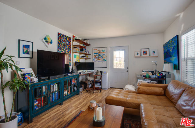 1146 Venice Boulevard, Venice CA: https://media.crmls.org/mediaz/87f00196-9cc4-4497-903c-755d2994de59.jpg