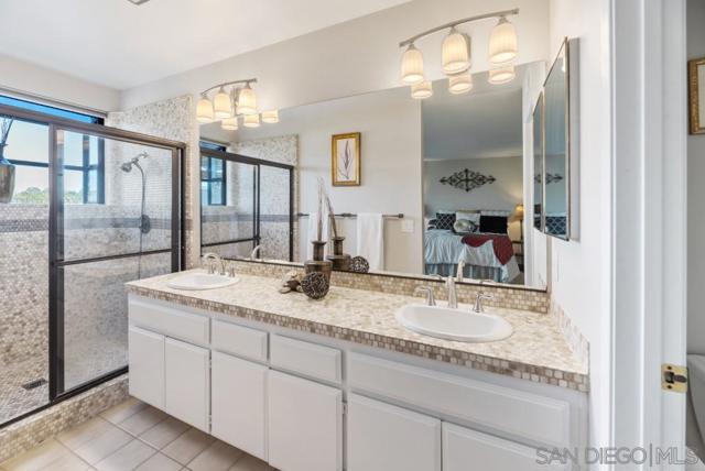 16071 Sun Summit Pt, San Diego CA: https://media.crmls.org/mediaz/87f02598-e6a3-4816-b451-03b5b4545e5f.jpg