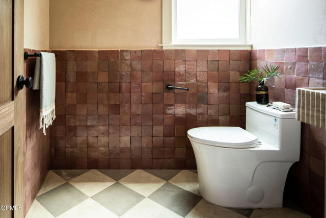 Detail Gallery Image 21 of 45 For 2917 Hillcrest Dr, Los Angeles,  CA 90016 - 4 Beds | 3 Baths