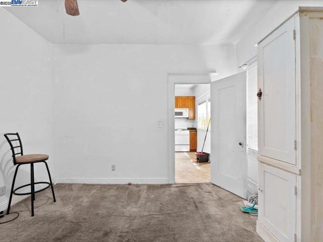 1013 Chestnut St, Oakland CA: https://media.crmls.org/mediaz/87f066ce-2adf-4f18-b3d7-730ad1d43c4d.jpg