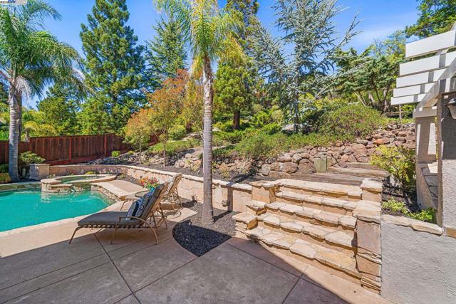 639 Canyon Crest Rd East, San Ramon CA: https://media.crmls.org/mediaz/87f143aa-128e-4319-882c-80c4d69d2e43.jpg