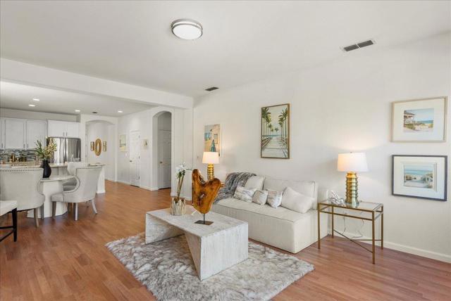 45 Diggins Drive, Folsom CA: https://media.crmls.org/mediaz/87f14edf-da3e-4669-9ada-e13d7f4650e6.jpg