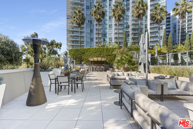 13650 MARINA POINTE Drive, Marina del Rey CA: https://media.crmls.org/mediaz/87f21966-2bcd-401f-a9d2-34e228ead59e.jpg
