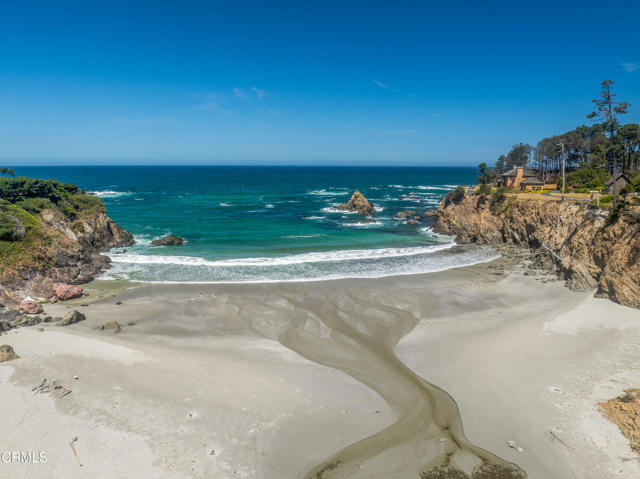 16920 Ocean Drive, Fort Bragg CA: https://media.crmls.org/mediaz/87f23343-6178-475e-83e5-ee17cf374c14.jpg