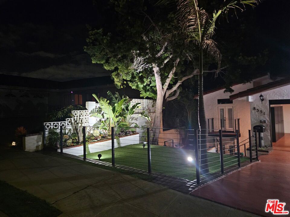 https://media.crmls.org/mediaz/87f30933-d682-4041-96b5-ee1b31c96cf9.jpg?preset=X-Large