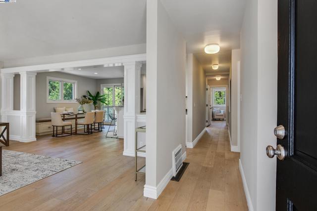 5601 Castle Dr, Oakland CA: https://media.crmls.org/mediaz/87f36b38-a185-41f2-902a-c5141d0d14d9.jpg