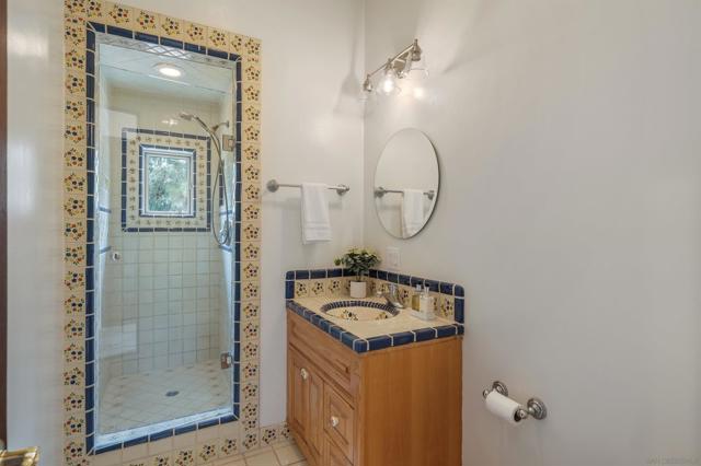 15718 Circo Diegueno, Rancho Santa Fe CA: https://media.crmls.org/mediaz/87f38dd7-384c-496b-87e7-620ffaffcc97.jpg