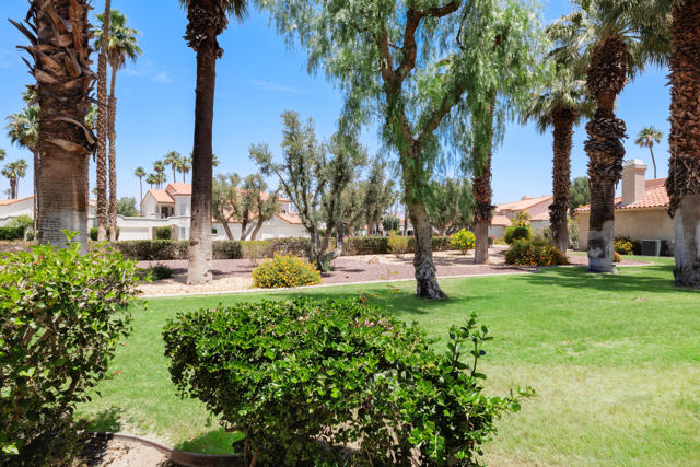 106 Celano Circle, Palm Desert CA: https://media.crmls.org/mediaz/87f39d5d-a7d1-4582-8a27-e1ba8f3378a1.jpg