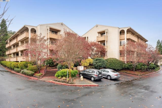 4033 Terra Granada Dr, Walnut Creek CA: https://media.crmls.org/mediaz/87f3e564-9798-49a2-b2fa-cc7b327cb770.jpg