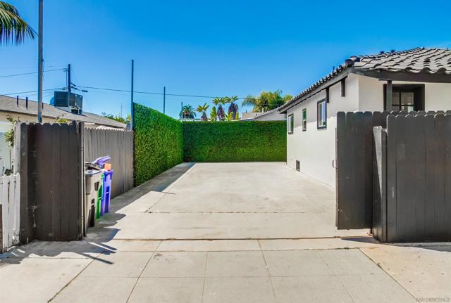 1303 Center Ave, Oceanside CA: https://media.crmls.org/mediaz/87f429fc-91d0-45c6-a31c-a21753e25182.jpg